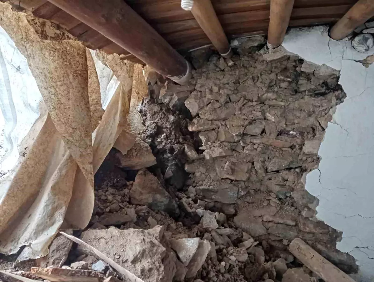 Batman'da heyelan: Kayaların düştüğü ev yıkıldı