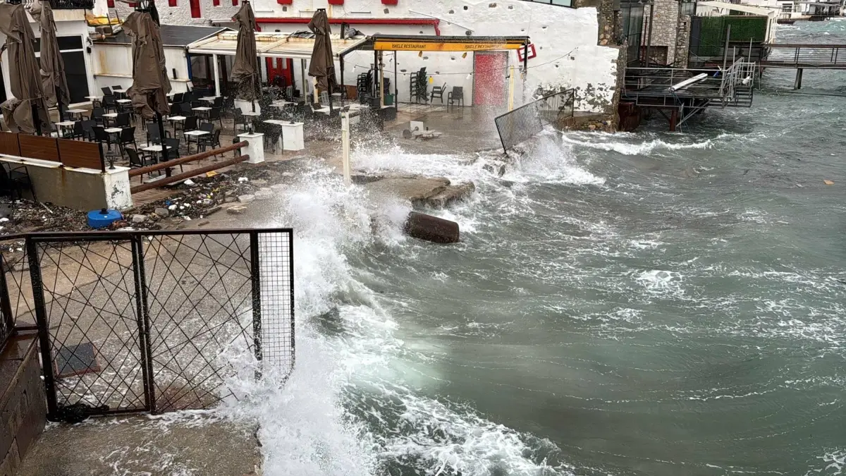 Bodrum'da feribot seferlerine fırtına engeli