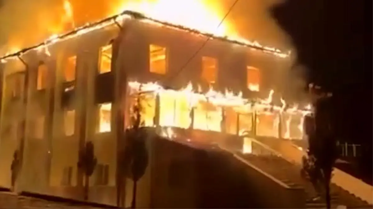 Bolu'da cami alev alev yandı