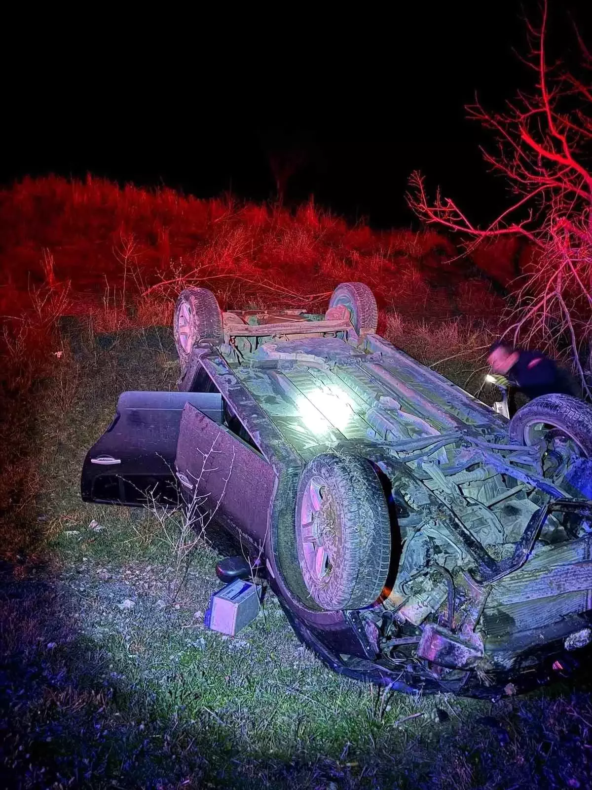 Bucak'ta otomobil takla attı: 2 yaralı