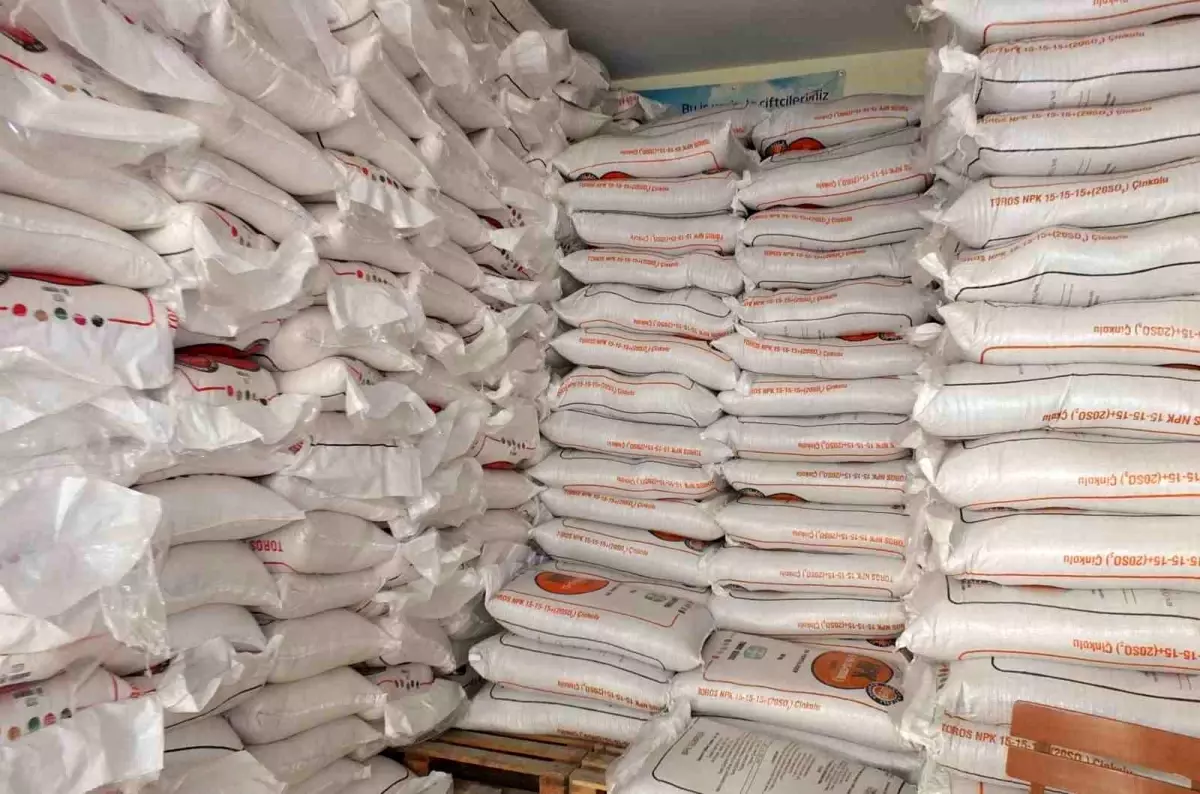 Burhaniye de Yağmurlar yağdı gübre satışları arttı