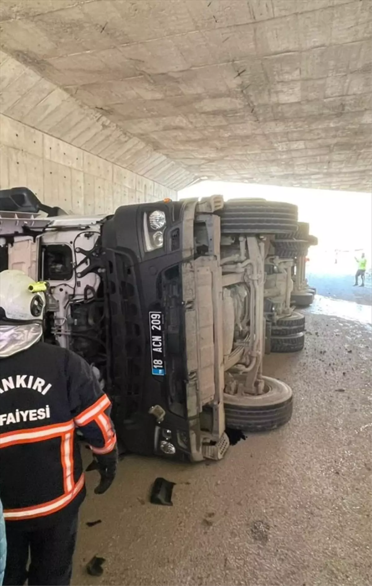 Çankırı'da devrilen tırdaki 4 kişi yaralandı