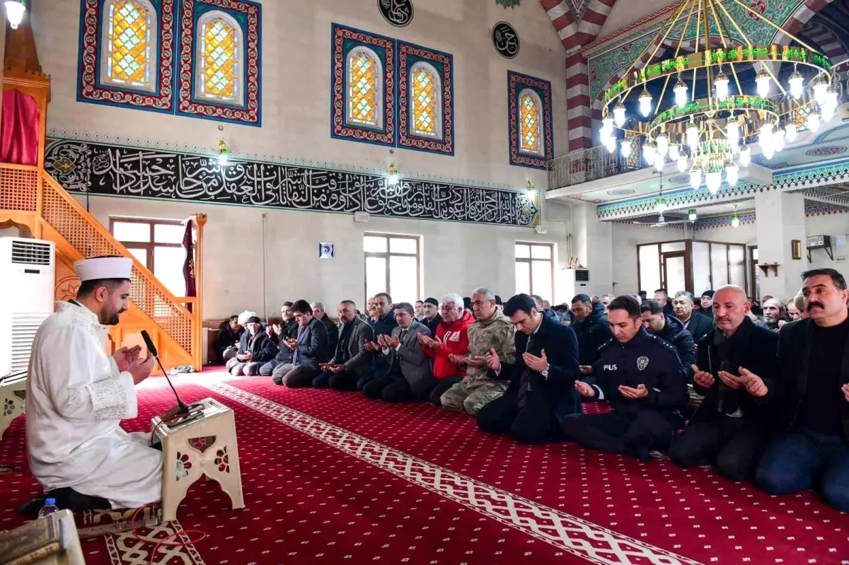 Çatak'ta çığ felaketinde hayatını kaybeden 42 kişi anıldı