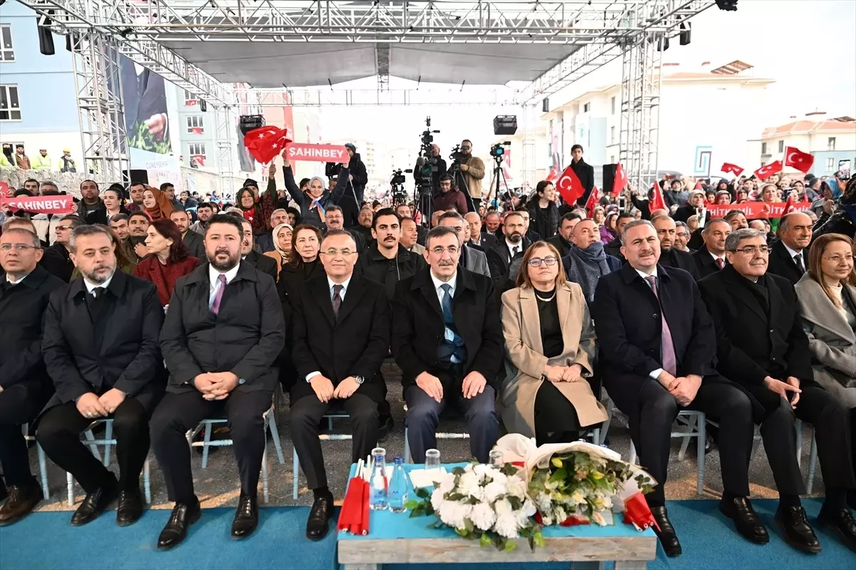 Cumhurbaşkanı Yardımcısı Yılmaz, Gaziantep'te konut kura çekilişi töreninde konuştu Açıklaması