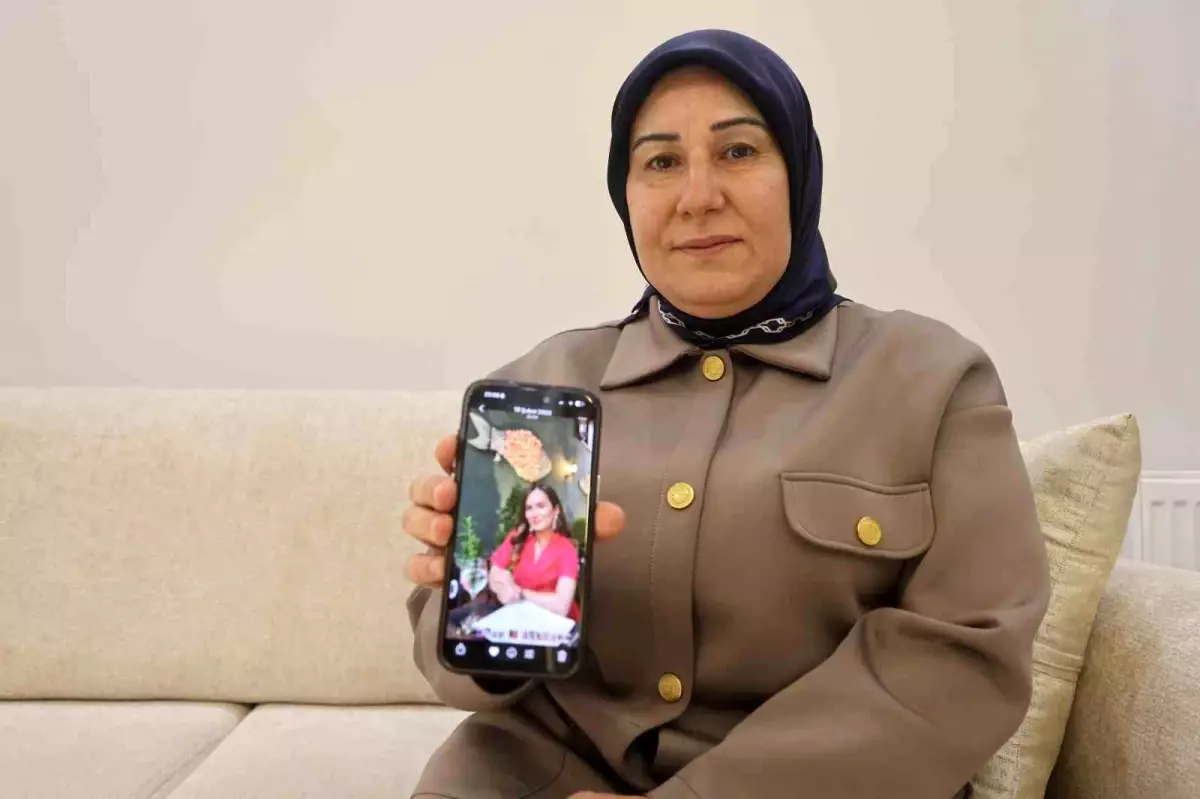 Depremde 2 kızı can veren acılı anne, evlatlarını kurtarabilmek için son ana kadar mücadele veren Mehmetçi...