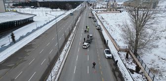 Erzurum polisi dondurucu soğuklarda denetimlerini sürdürüyor
