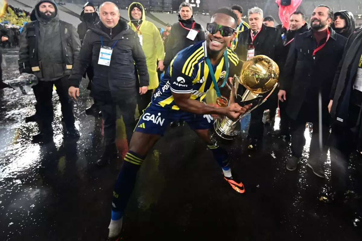 Fenerbahçe, Jhon Duran'ın sözleşmesini feshetti