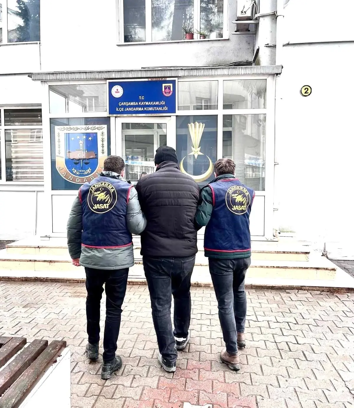 FETÖ üyeliğinden 6 yıl 3 ay hapis cezası bulunan 2 firari yakalandı