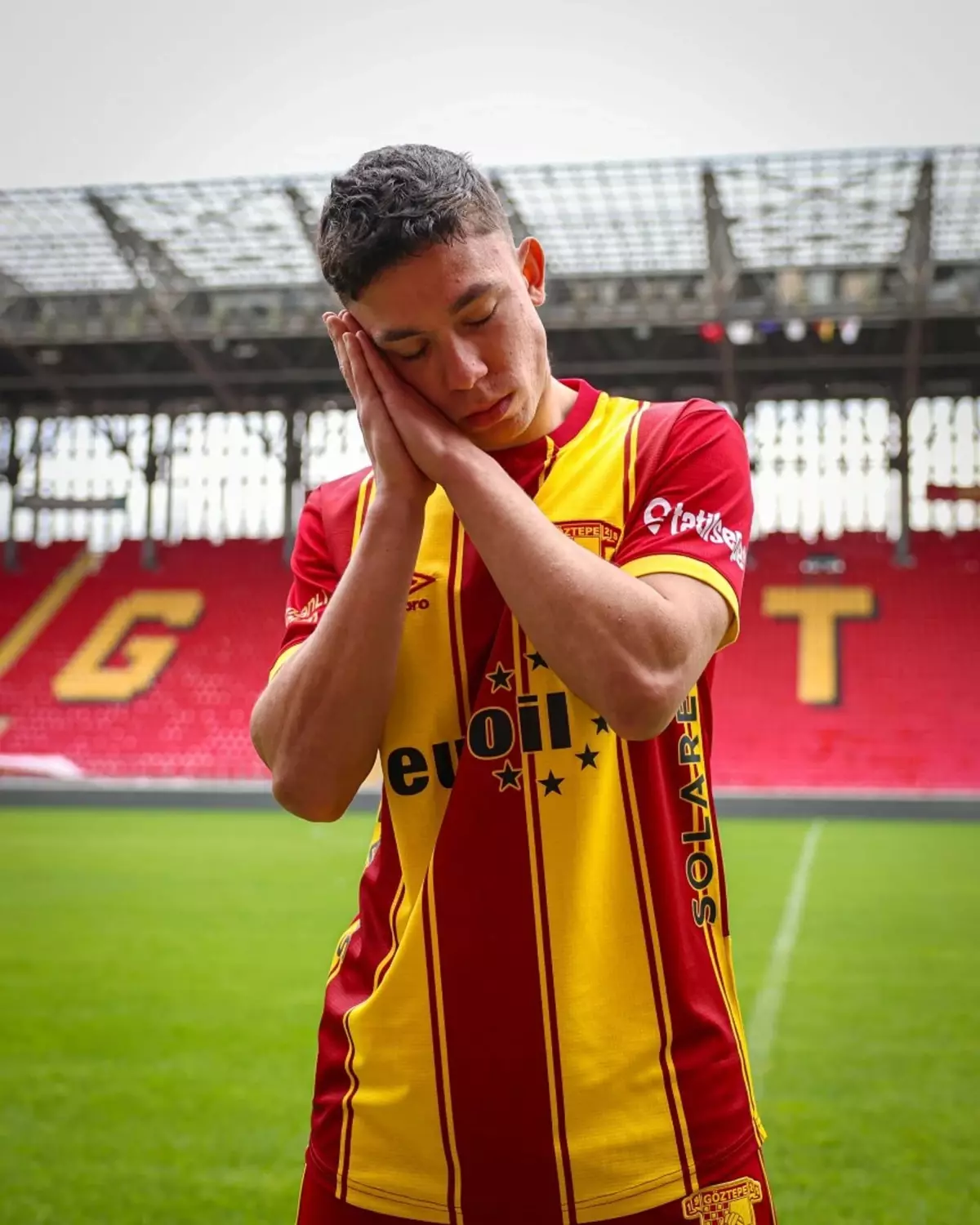 Göztepe, Filip Krastev'i transfer etti