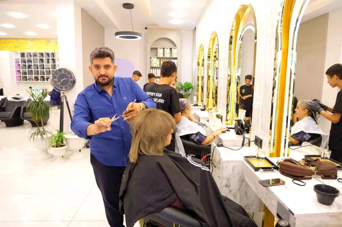 Gülerek uğurladığı müşterileri bir gün sonra enkaz altında kaldı