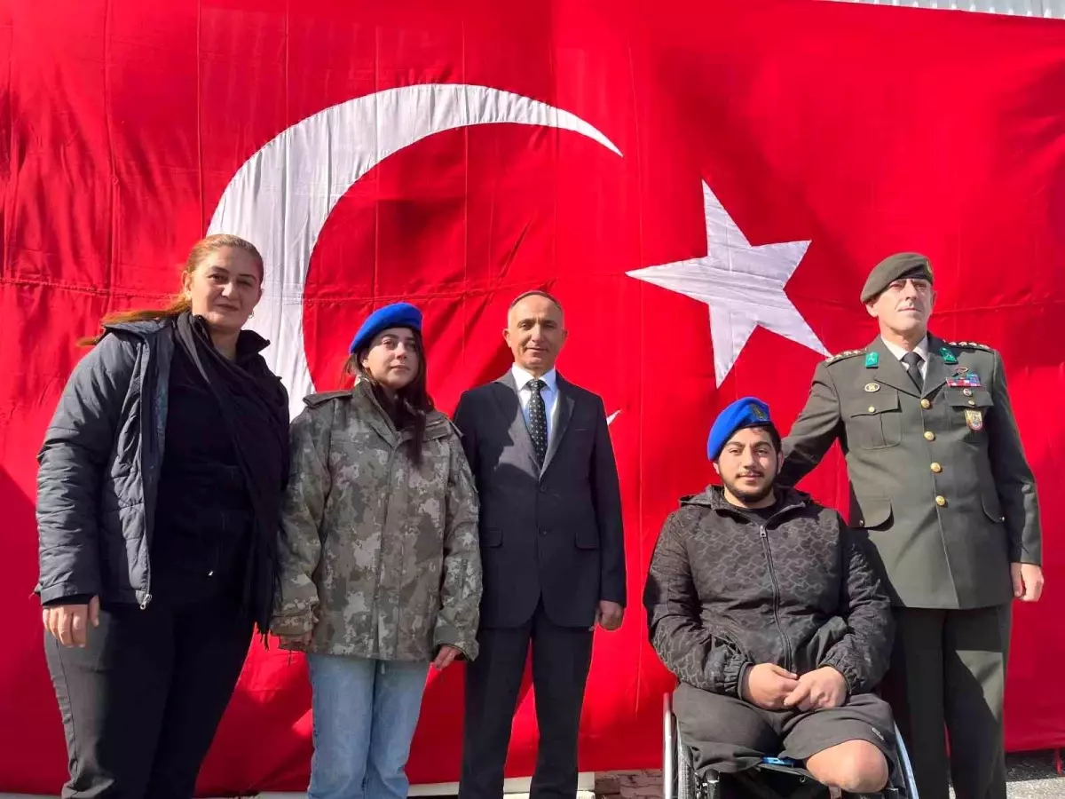 Hatay'da duygulandıran buluşma: Depremzede Beliz, 3 yıldır sakladığı emanetin sahibiyle bir araya geldi