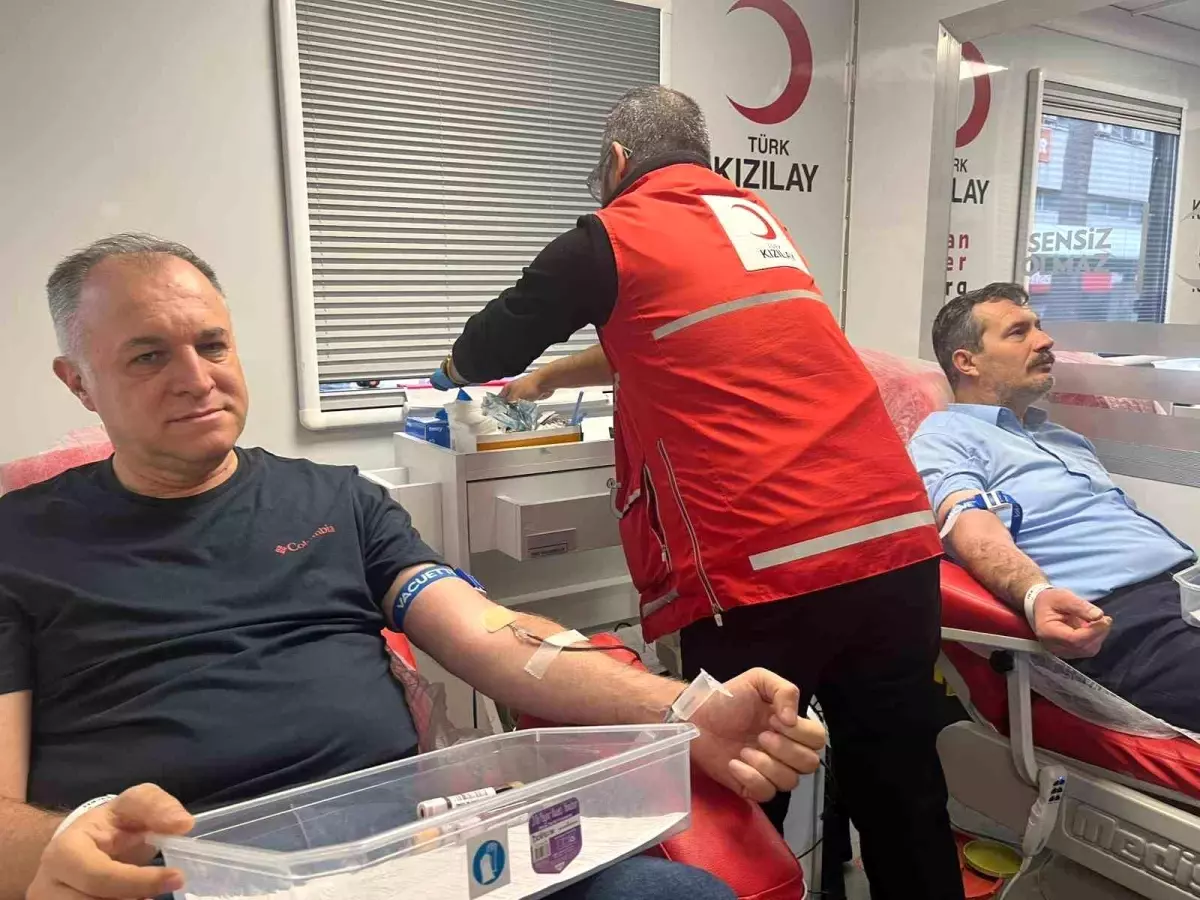 İzmir'de imam hatiplilerden kan bağışı seferberliği