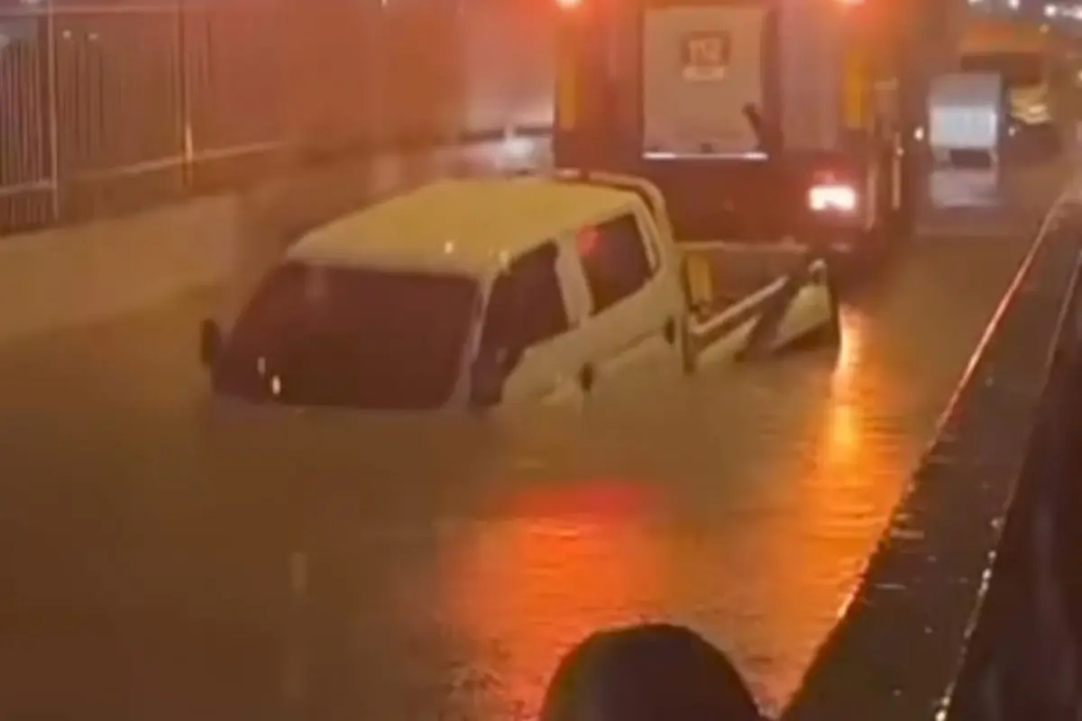 İzmir'de suyla dolan alt geçitte mahsur kalan sürücü hayatını kaybetti