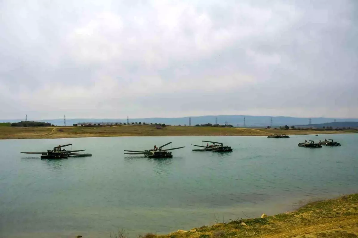 Kırklareli'nde "durgun sulardan geçiş eğitimi" başarıyla tamamlandı