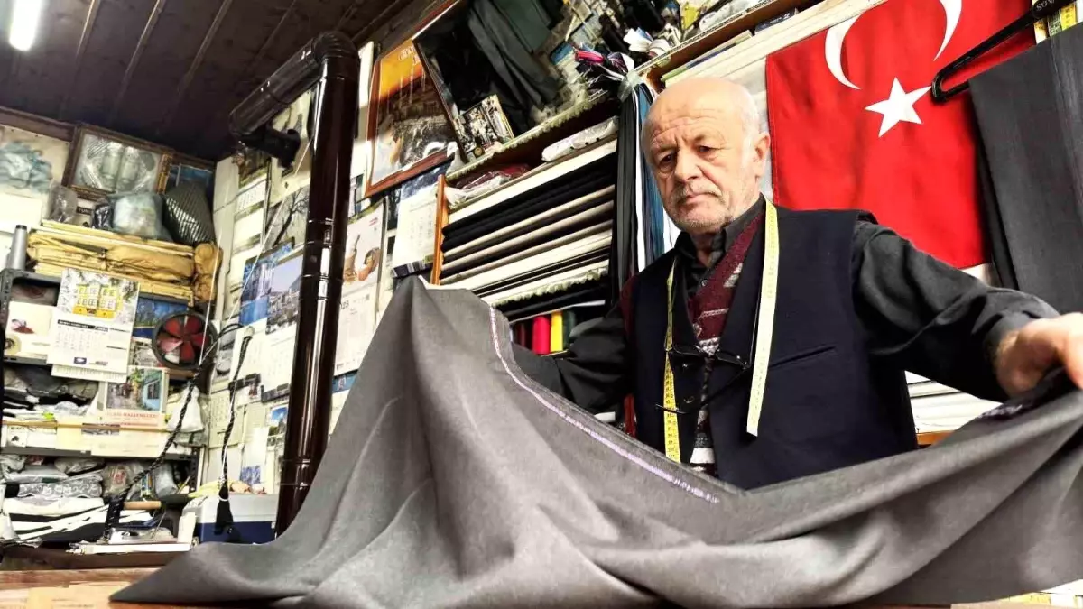 Mesleğinde yarım asrı geride bırakan terzi tarihi kentte zamana direniyor