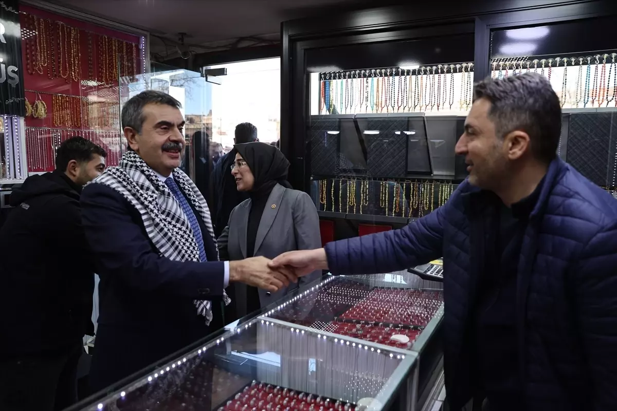 Milli Eğitim Bakanı Tekin, Şanlıurfa'da depremzedeler için okutulan mevlide katıldı