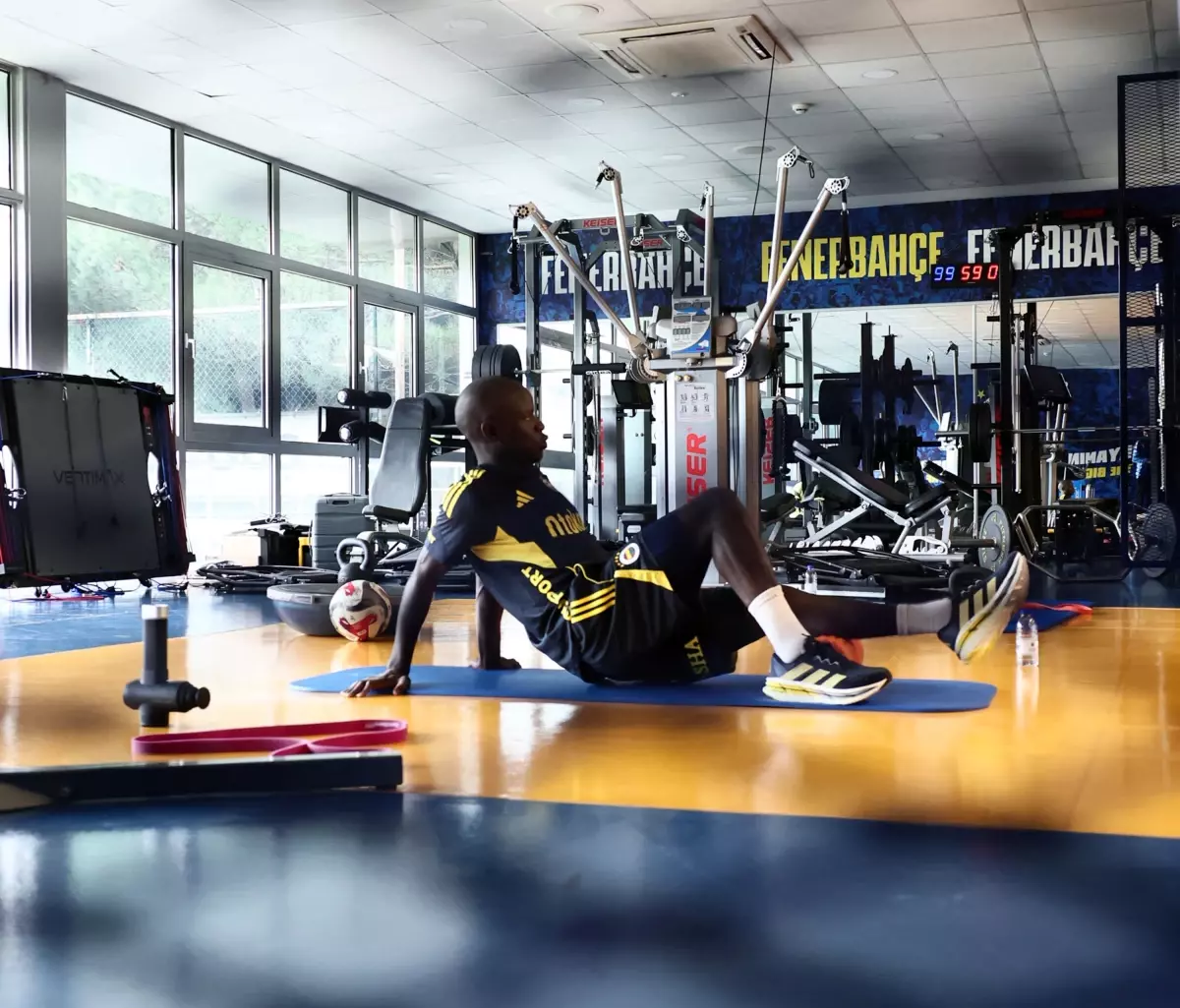 N'Golo Kante, Fenerbahçe'de ilk antrenmanını yaptı