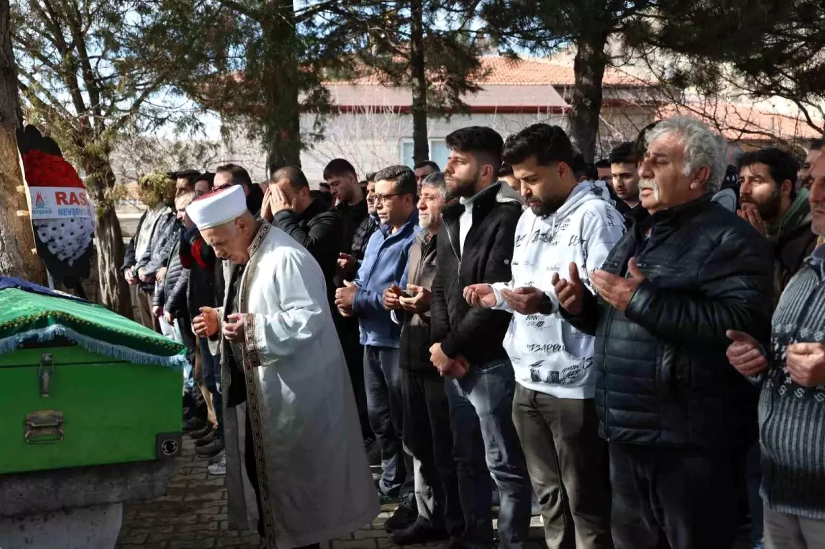 Nevşehir'de kayalıklardan düşerek yaşamını yitiren genç kız son yolculuğuna uğurlandı