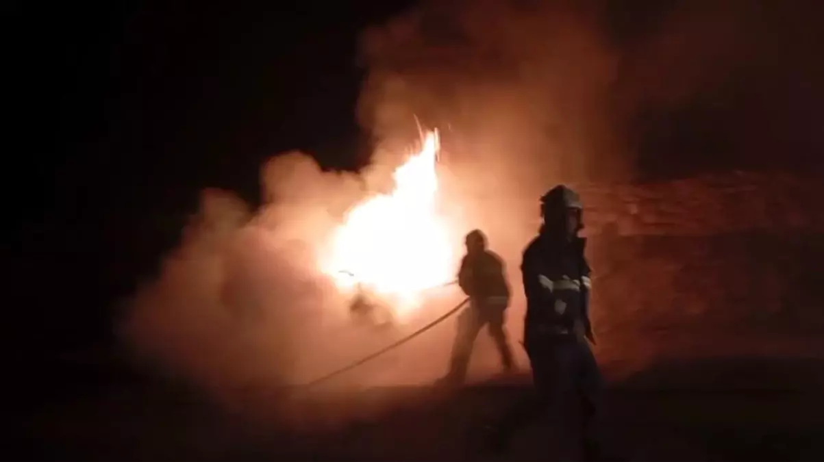 Park halindeki otomobil alevlere teslim oldu