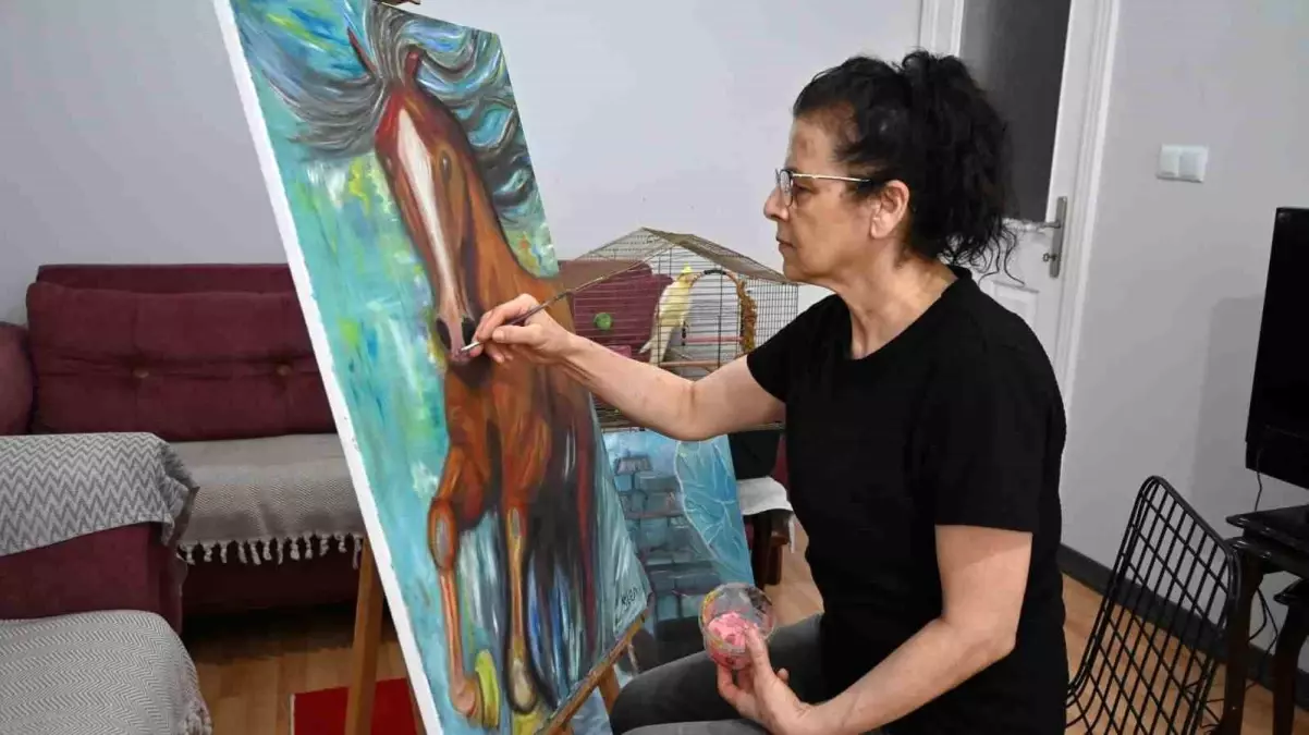 Ressamı depremde elinde tuttuğu fırça hayata bağladı