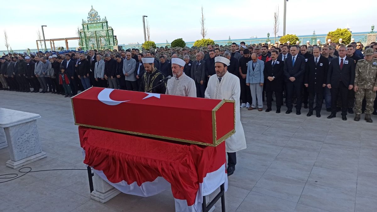 Şehit astsubay Okur, memleketinde toprağa verildi