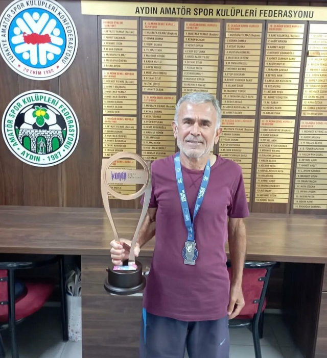 siddetle oneriyor 75 yasindaki veteran atlet 19542115 1078 m