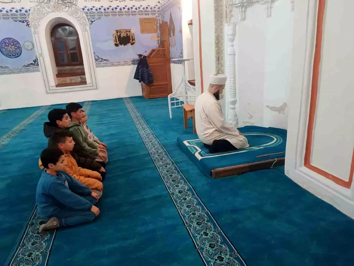 Sivrihisar Kurşunlu Camii'nde çocuklara örnek teşvik