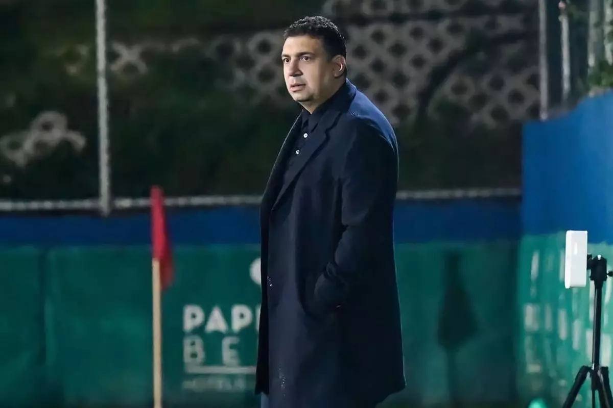 Süper Lig'e çıkmaya hazırlanan takımdan çekildi, kulüp tepetaklak oldu