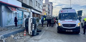 Trabzon'da kontrolden çıkan otomobilin devrilmesi güvenlik kamerasına yansıdı