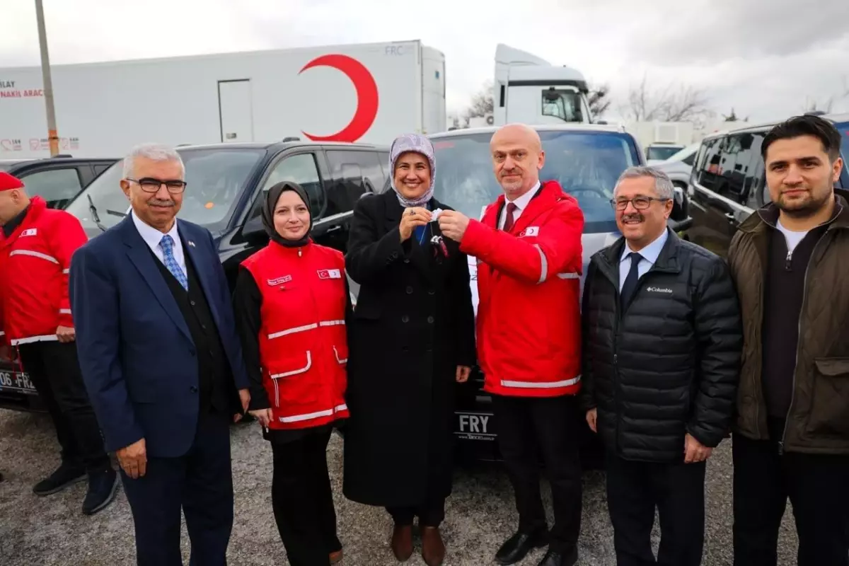 Türk Kızılay Karabük Şubesi'ne yeni hizmet aracı