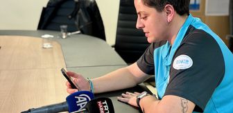 UMKE hemşiresi, enkazdan 90 saat sonra kurtardıkları Gülsüm ile görüşmeyi sürdürüyor