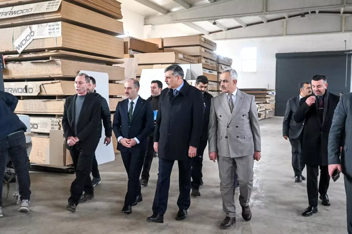 Vali Çiftçi Oltu'da işletmeleri ziyaret etti