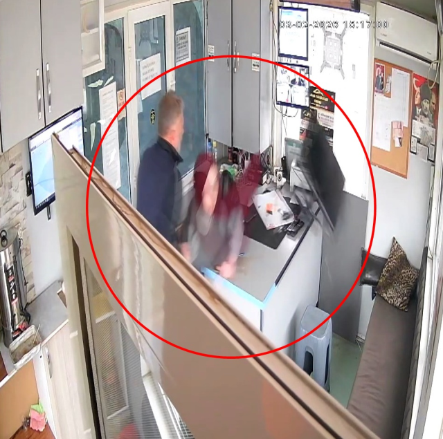 Yeni görüntüler ortaya çıktı! 'Taksi beni sevmiyor' dedi, ortalığı savaş alanına çevirdi