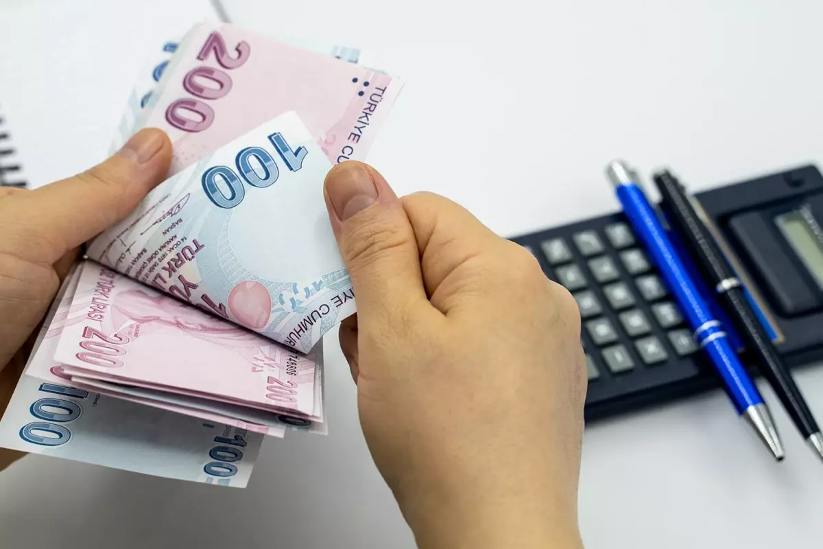 Zamlı aylıklar hesaplarda! Bakan Göktaş "Hayırlı olsun" diyerek müjdeyi verdi