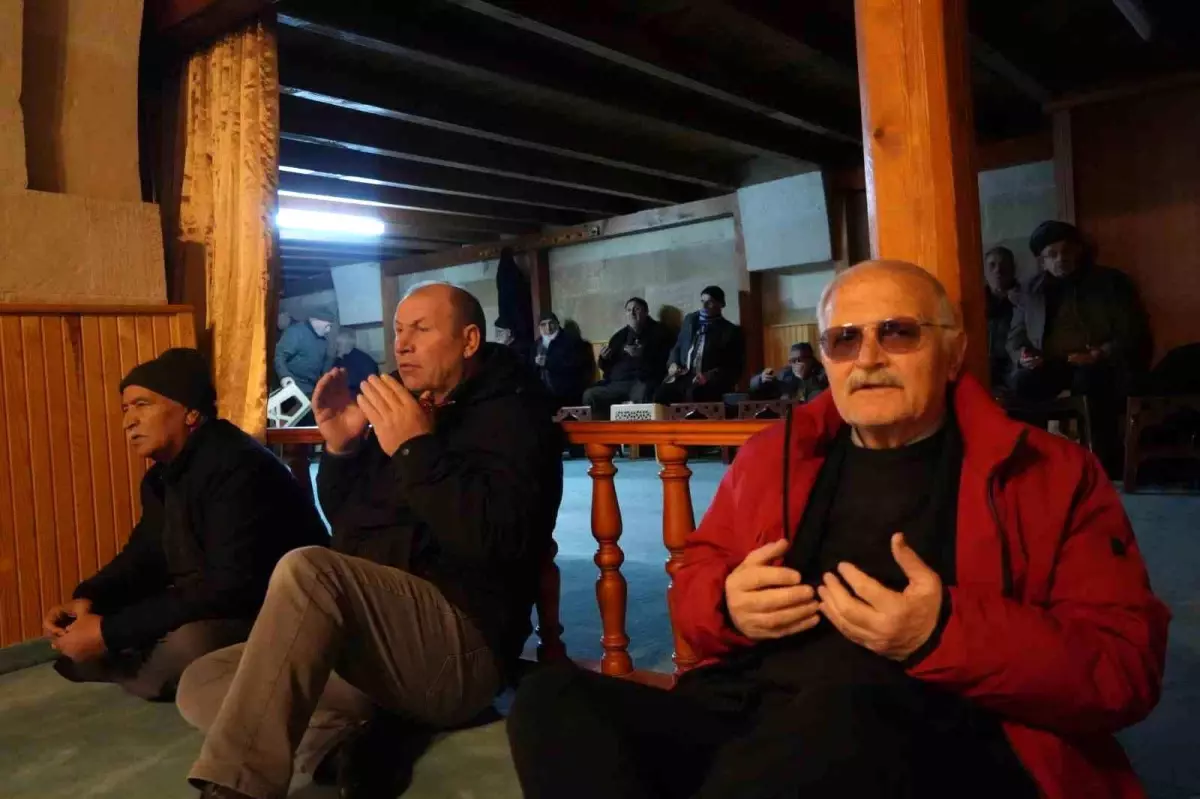 6 Şubat depremlerinde hayatını kaybedenler Bayburt'ta dualarla anıldı