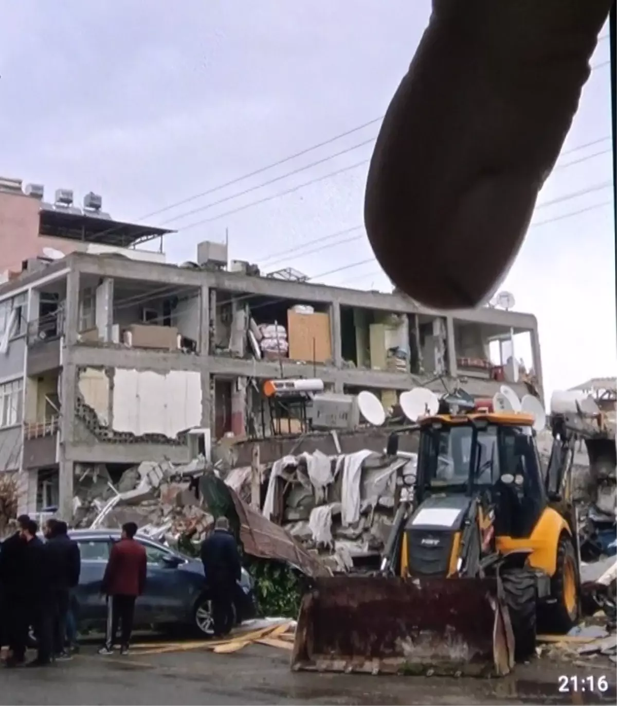 6 Şubat'ta kepçeyle gittiği enkazdan annesinin cenazesini çıkartan operatör o anları anlattı