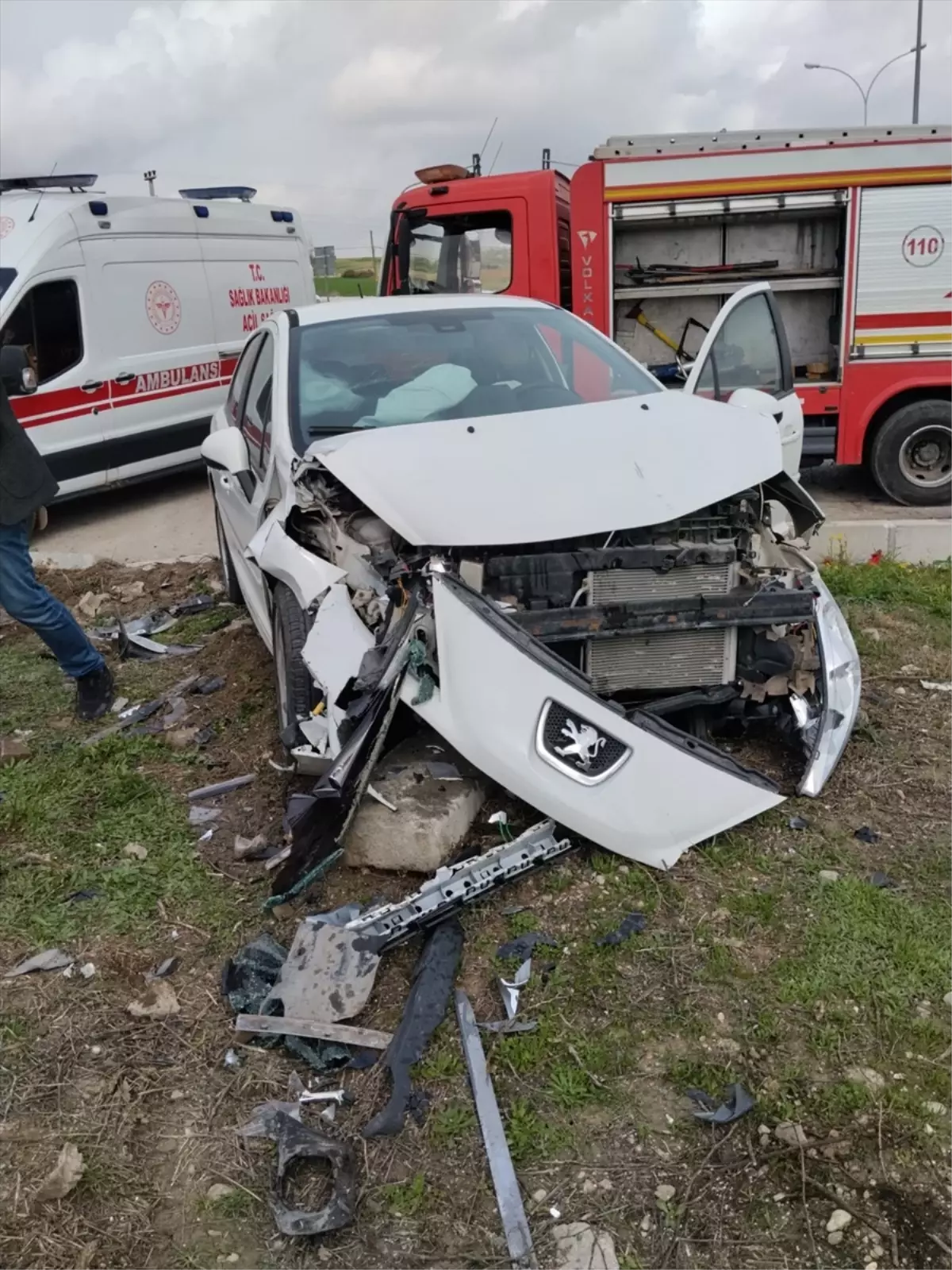 Adana'da iki otomobilin çarpıştığı kazada 3 kişi yaralandı