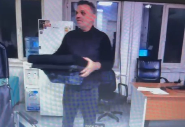 He hid the weapon with which he killed 2 defendants and martyred the gendarme in the toilet of the wheelchair