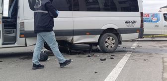 Afyonkarahisar'da minibüsün motosiklete çarpması sonucu bir kişi yaralandı