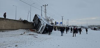 Ağrı'da yolcu otobüsünün devrilmesi sonucu 16 kişi yaralandı