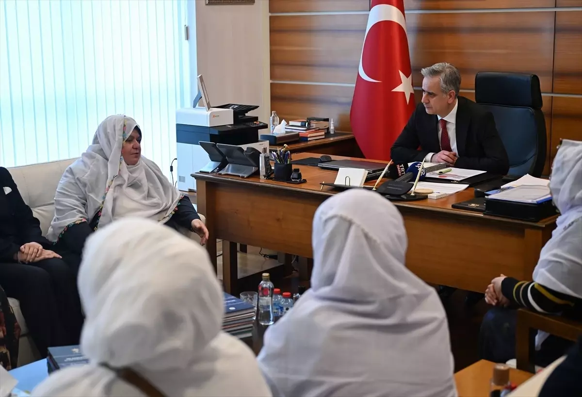 AK Parti Genel Başkan Yardımcısı Yalçın, Mihalgazi Belediye Başkanı Güneş'i ağırladı