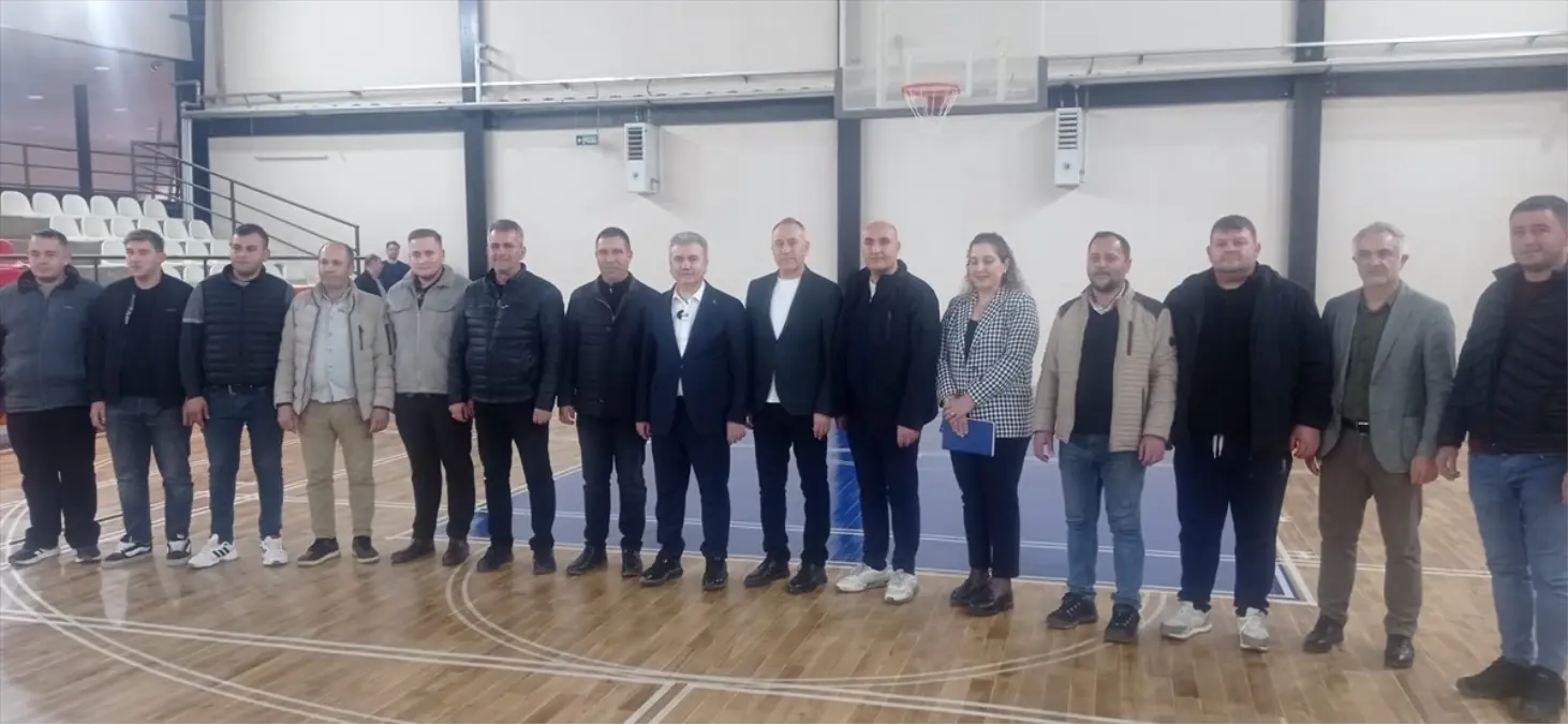 AK Parti Milletvekili Canbey, Gömeç'te spor salonunu inceledi