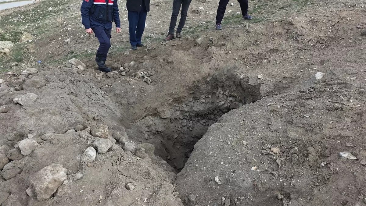 Aksaray'daki tarihi höyükte kaçak kazı tespit edildi