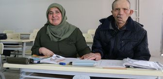 Amasya'da 30 yıllık evli çift birlikte okuma yazma öğreniyor