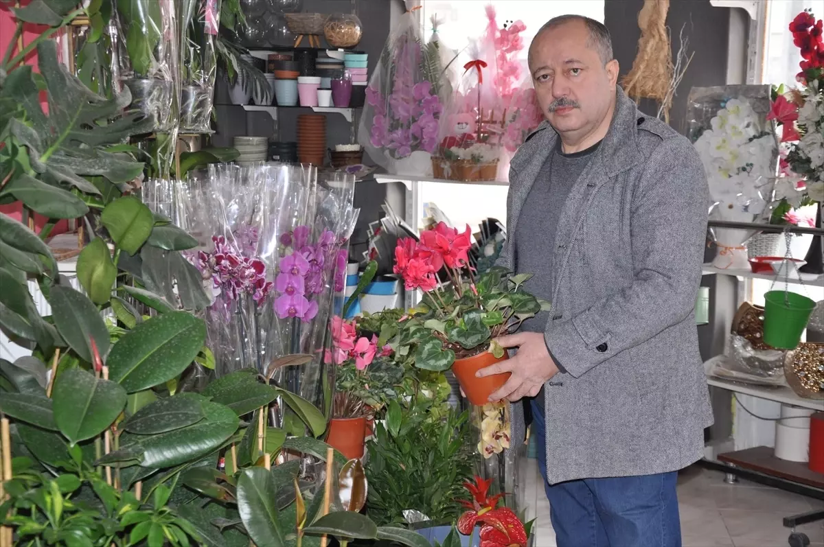 Amasya'da çiçekçiler 14 Şubat Sevgililer Günü'ne hazır