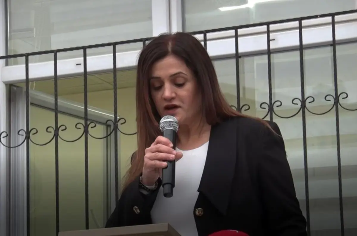 Ankara'da öğrencilerden 6 Şubat depreminde hayatını kaybedenler için saygı duruşu