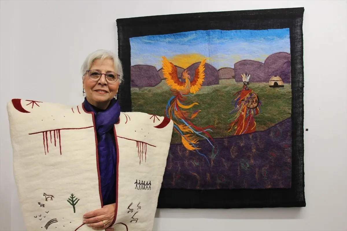 Antalya'da 'Aşina' keçe resim sergisi açıldı