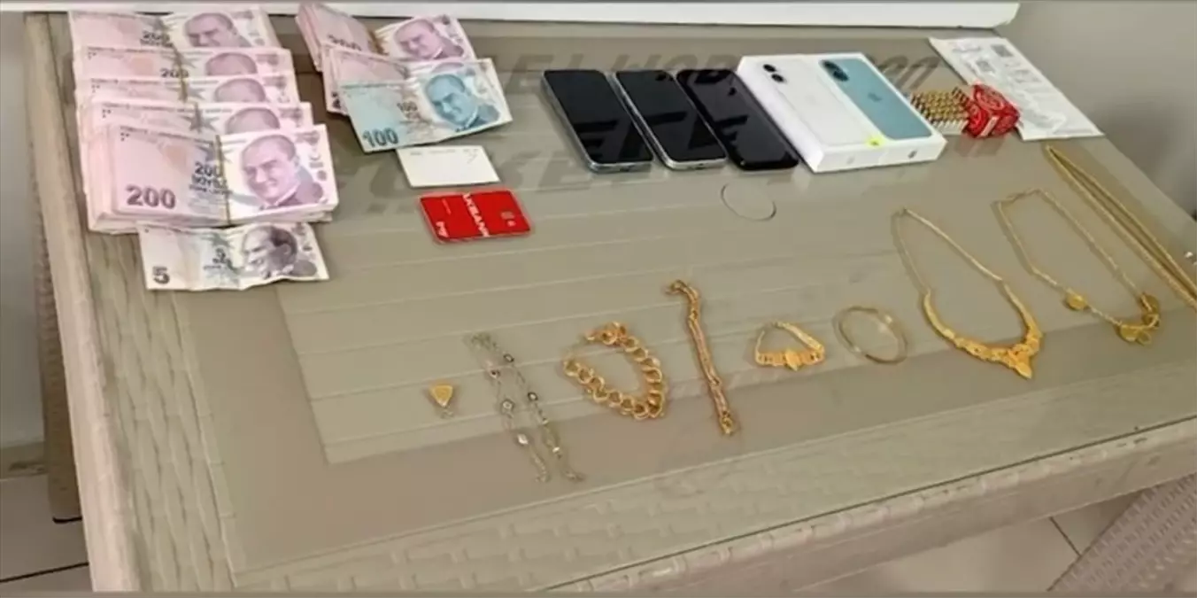 Antalya'da kendilerini MİT görevlisi olarak tanıtıp dolandırıcılık yaptıkları öne sürülen 3 zanlı tutuklandı