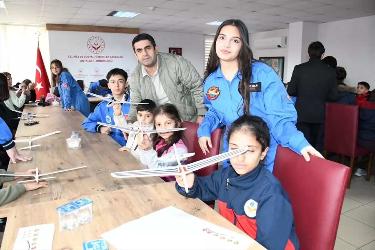 Antalya'da "Model Uçak Yapım" etkinliği düzenlendi
