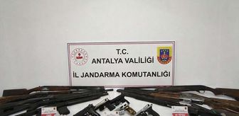 Antalya'da ruhsatsız silah operasyonunda 15 silah ele geçirildi
